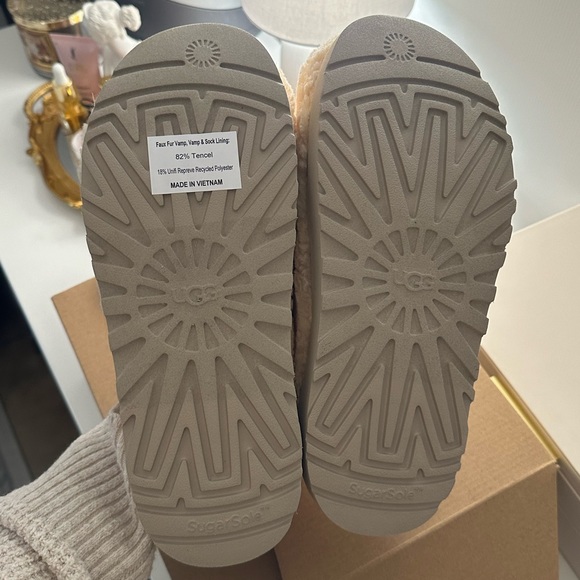 RARE UGG Sugar Fuzz Slides - Picture 5 of 6